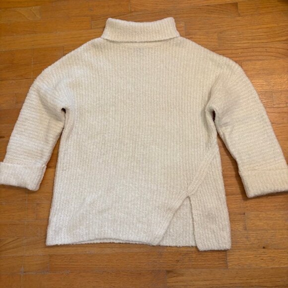Express Ivory Wool Blend Turtleneck Chunky Knit Sweater Women's Size Large - Picture 1 of 8